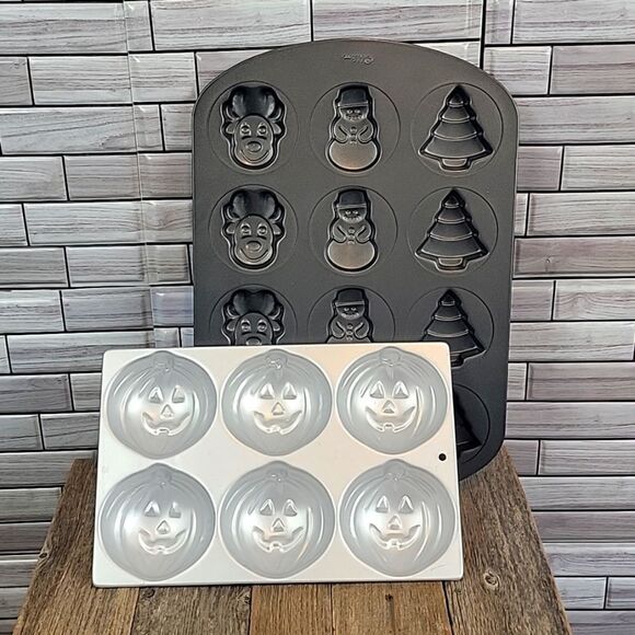 Wilton Other - Wilton holiday themed cookie Halloween and Christmas pan Set of 2